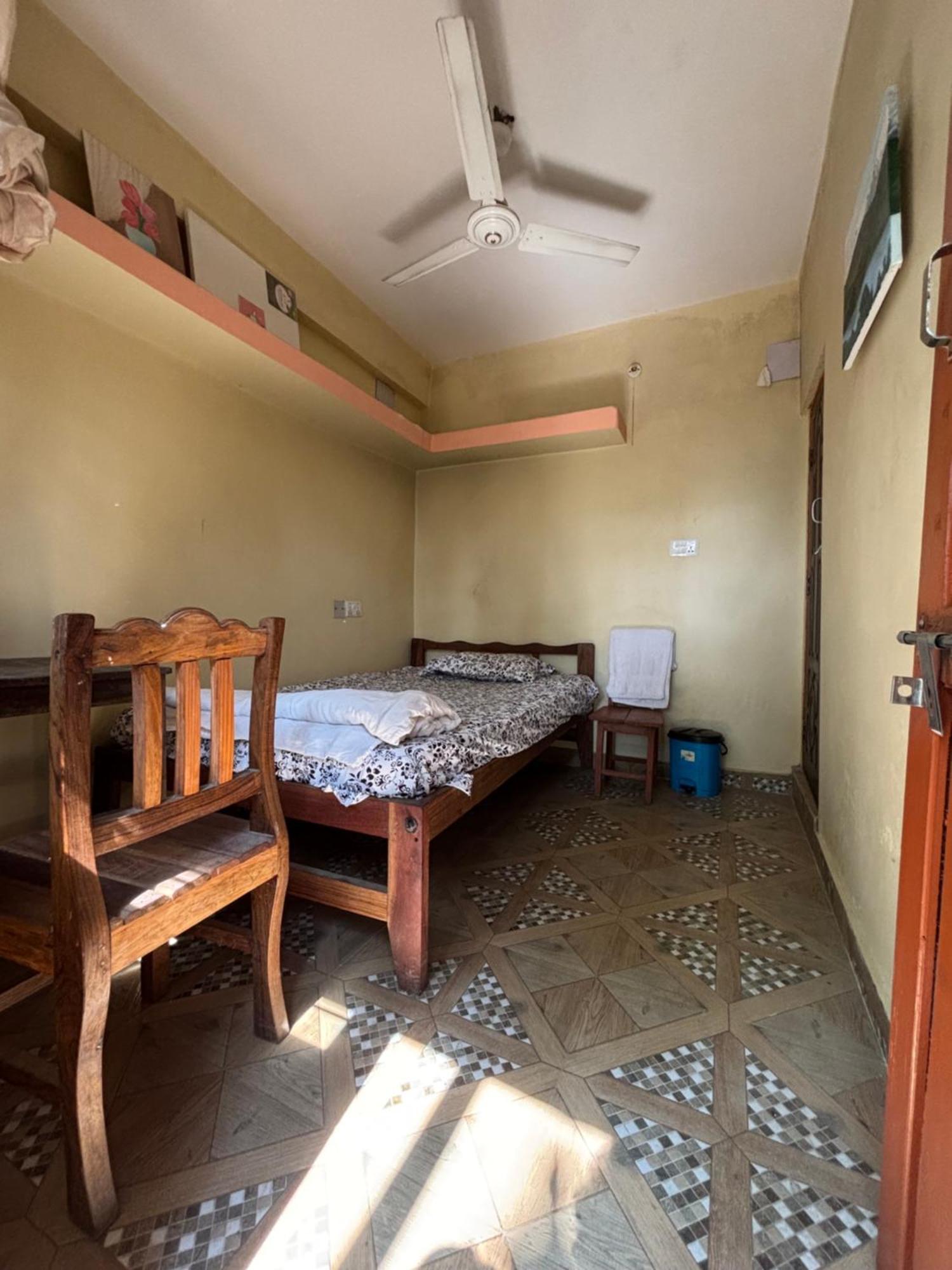Dinesh House Bed & Breakfast Pokhara Bagian luar foto